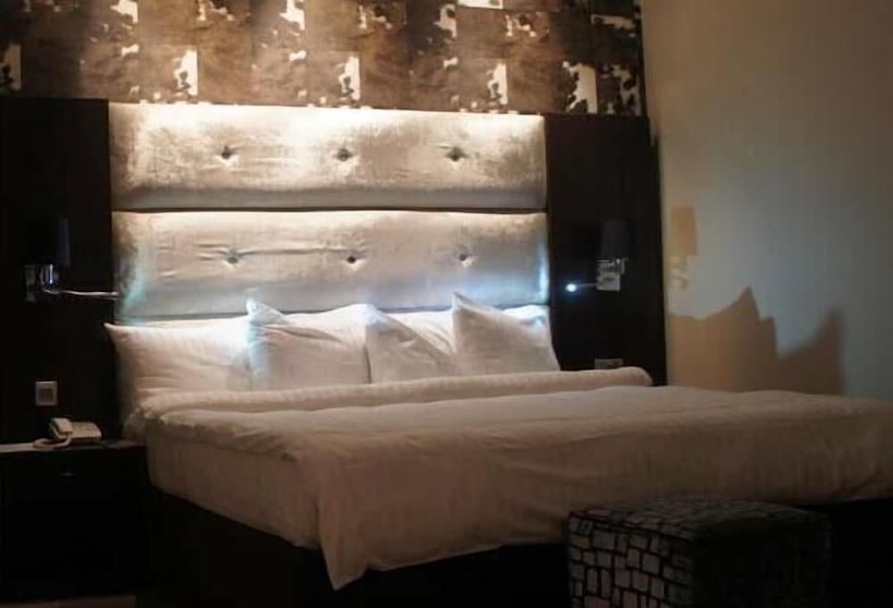 Tudor House Hotel