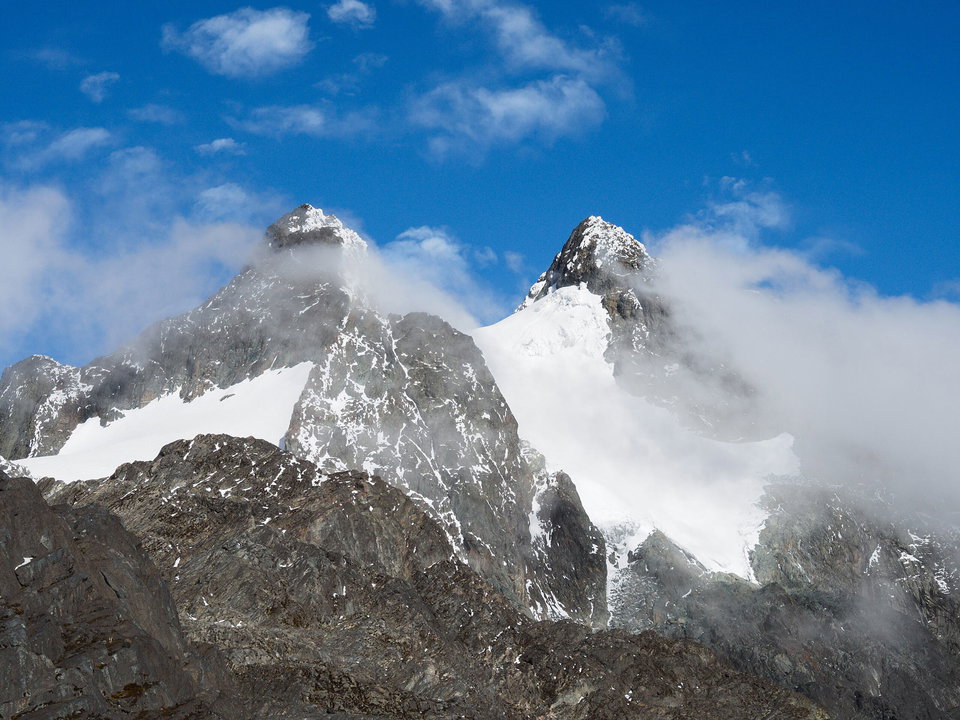 Alexandra Peak (5091 m, left) and Margherita Peak (5109 m, right) in Rwenzori mountains