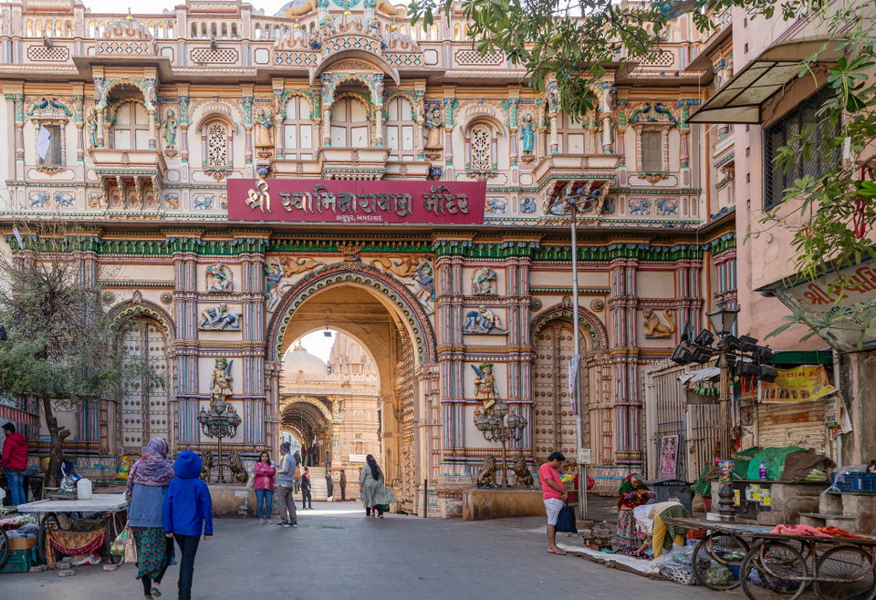 The ornate façade of Sidi Saiyyed Mosque with its famous stone jali lattice window, Ahmedabad