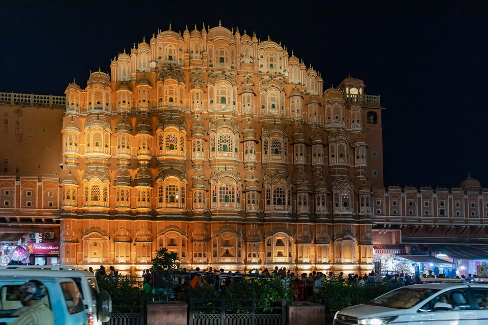 The iconic Hawa Mahal (Palace of Winds) glowing pink at sunrise in Jaipur, Rajasthan