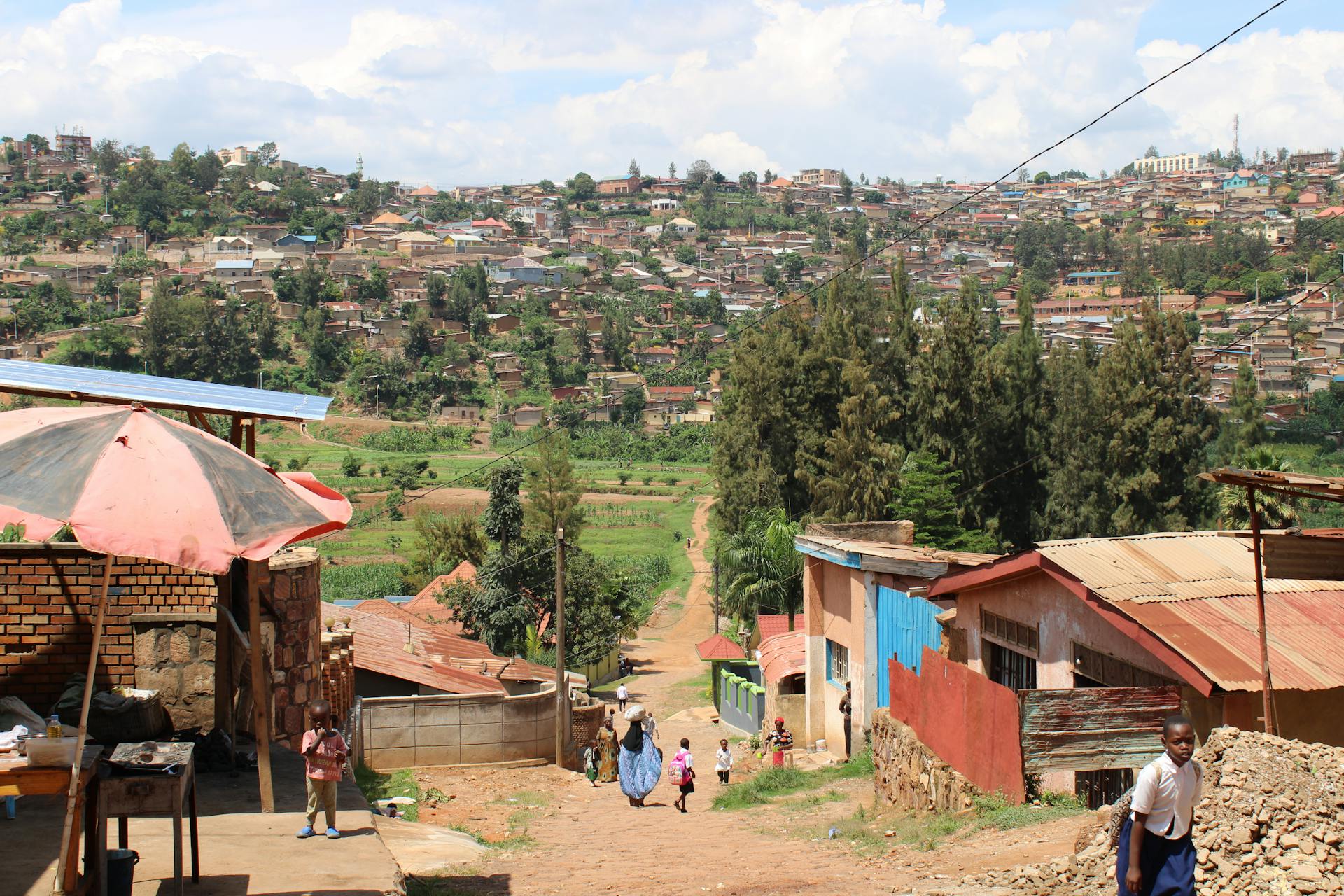 Scenic view of a Kigali neighbourhood with lush green vegetation. Photo by Ana Kenk.