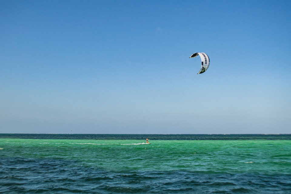 Drop a snorkel / dhow / marine-park photo